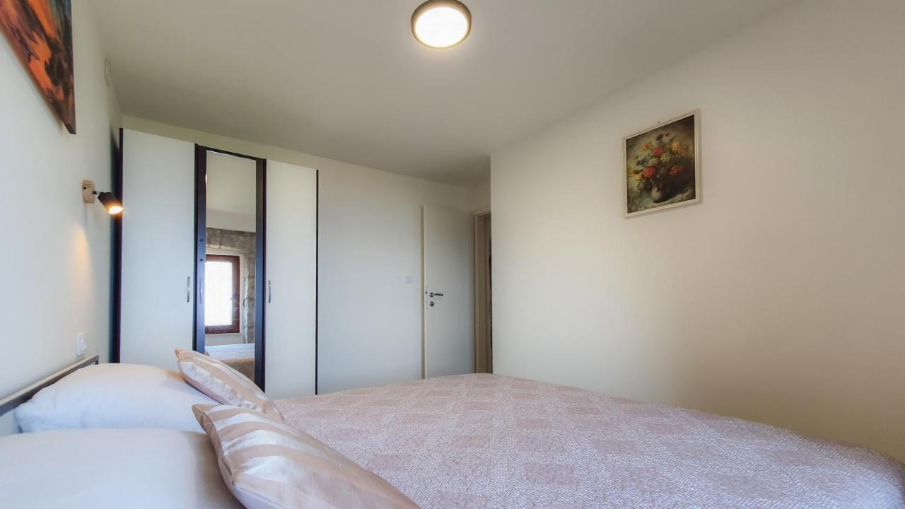 Apartment Bugenvilija Lovran Exteriör bild